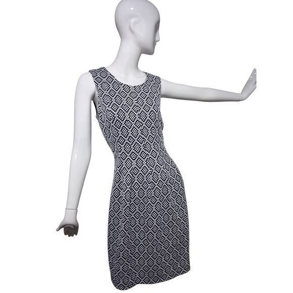 Women's size Medium Geometric Casual Pleated Church Normcore Sleeveless Dress - Picture 6 of 11